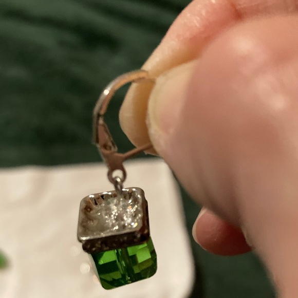 Elegant Green Drop Earrings - Picture 2 of 3